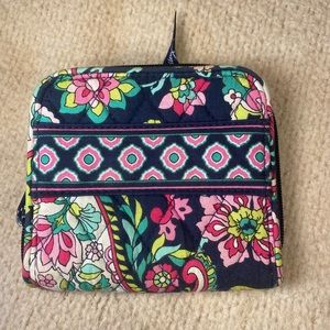 NWOT- VERA BRADLEY BLUE FLORAL WALLET